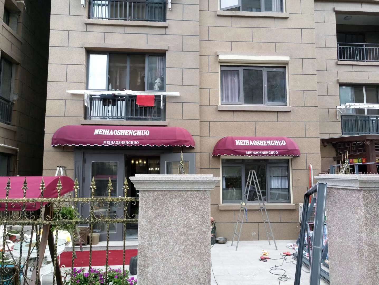 折叠式遮阳篷